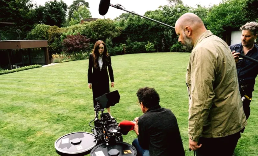 'Bugonia' Cinematographer Robbie Ryan Talks Filming Bees, Basements, and Emma Stone's Shaved Head