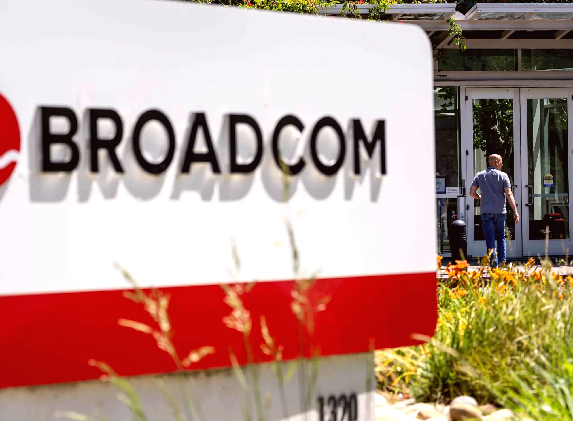 AI Trade Takes Another Hit on Friday, with Broadcom Leading the Way