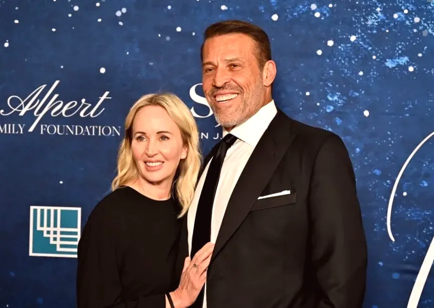 Tony Robbins Reveals Warren Buffett's Simple Portfolio Choice to Protect Family Wealth