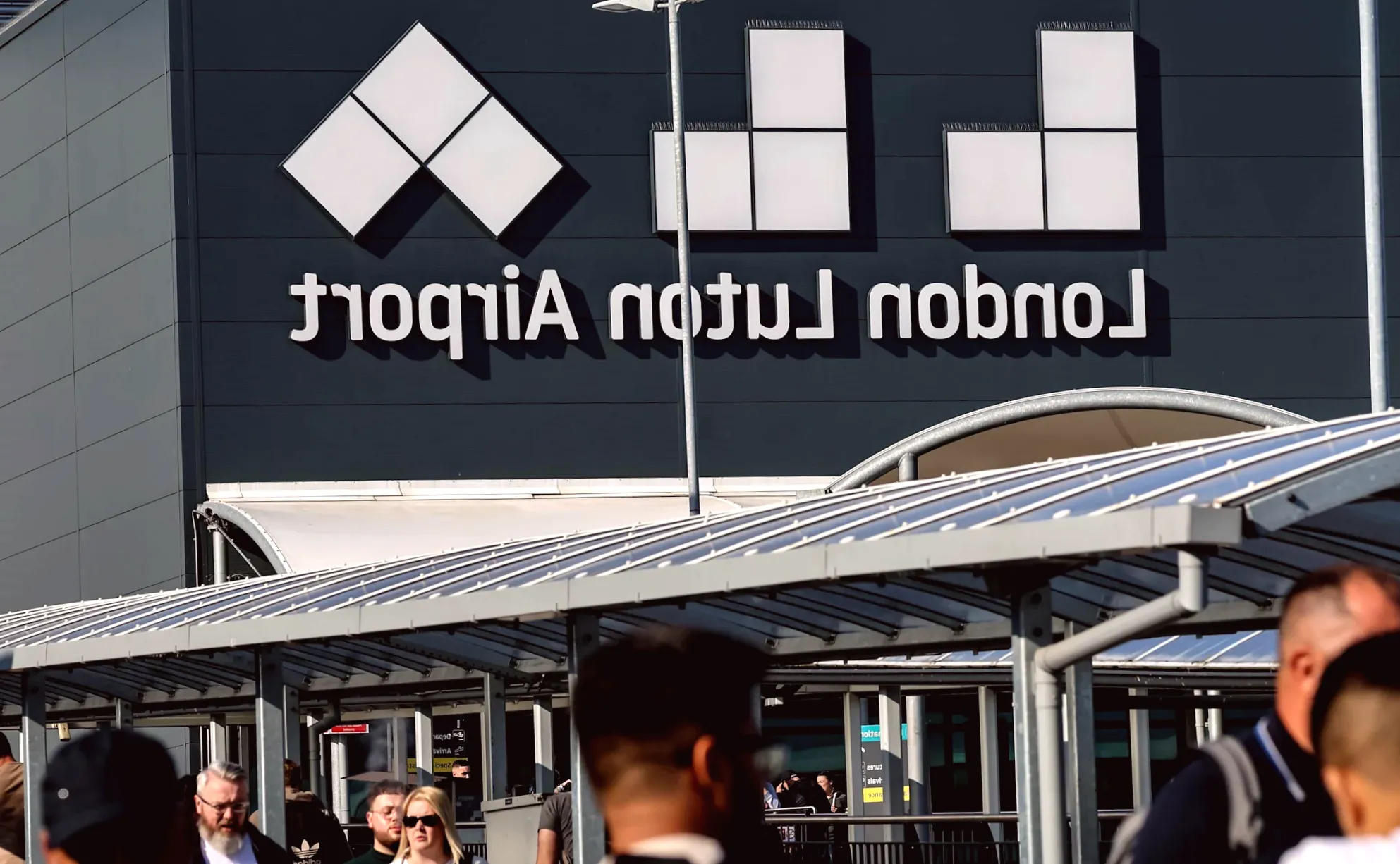 Airport staff set to go on strike during Christmas