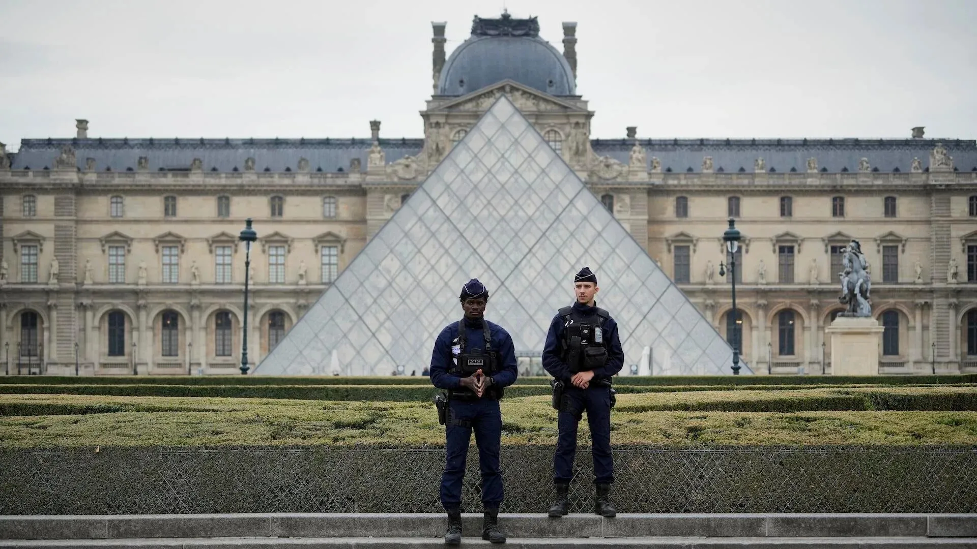 Prosecutor says arrested man believed to be member of Louvre heist crew