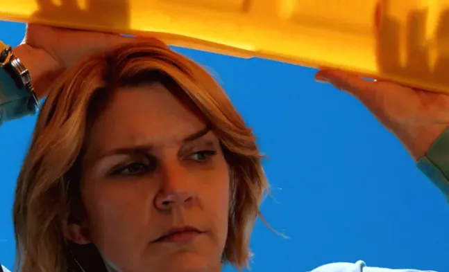 Pluribus Episode 6 Teases the Show's Most Hilarious Cameo with a Truly Frightening Opening