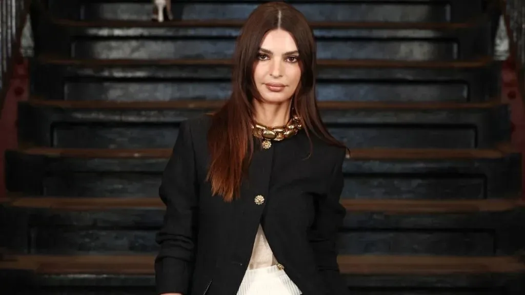 Emily Ratajkowski's Gold Choker Becomes Your Must-Have Accessory