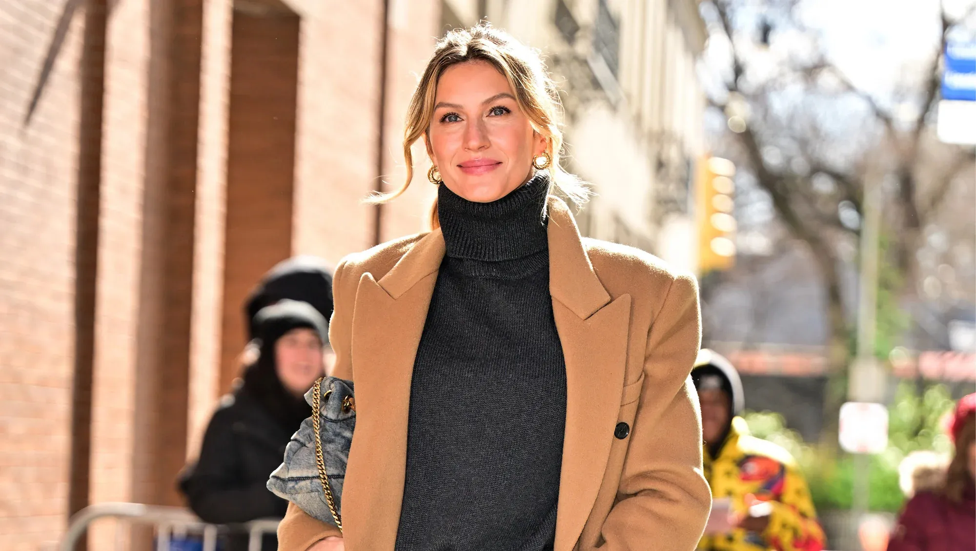 Gisele Bündchen's Airport Sneakers: Comfortable Must-Have for Stylish Moms on a Budget at $36