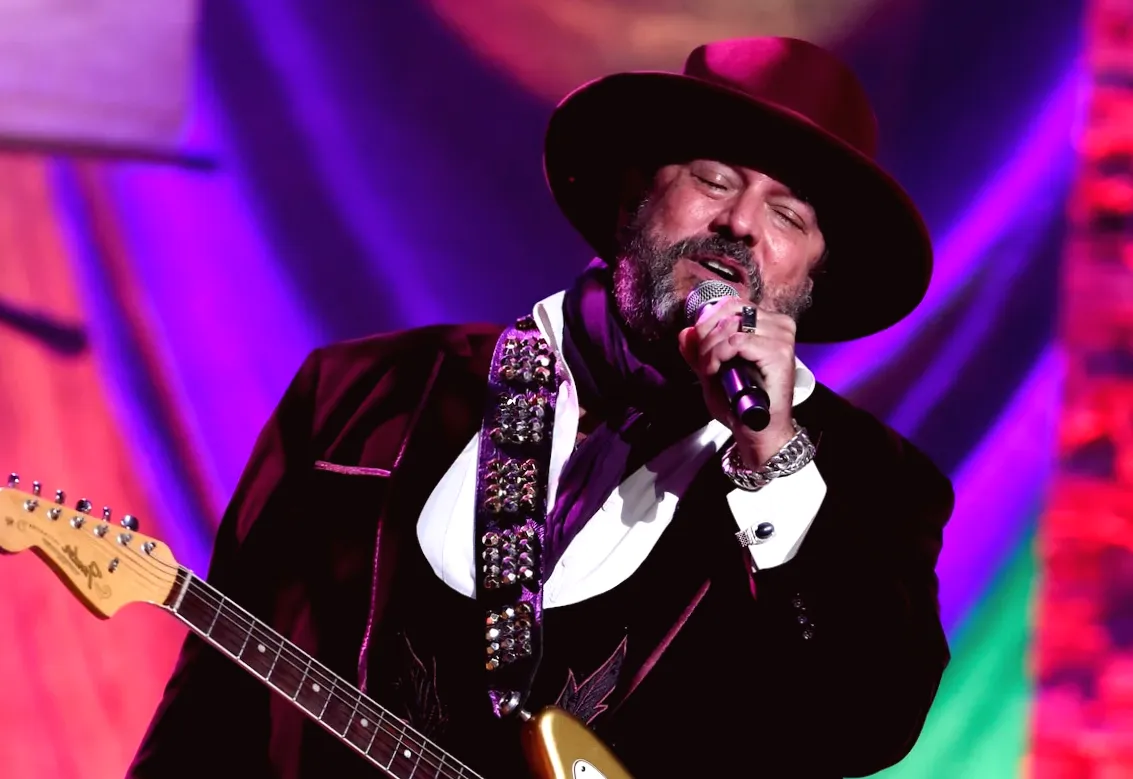 Country music star fighting stage 4 cancer receives heartfelt visit: ‘Love is in the air’