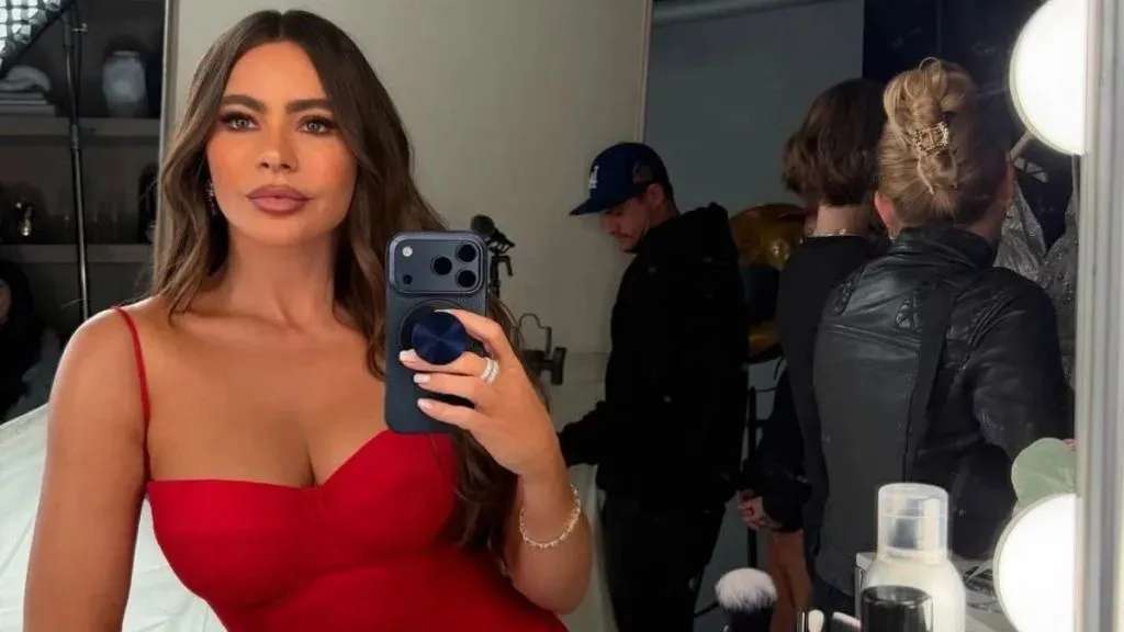 Sofia Vergara's Red Lingerie Lace Dress is Irresistible