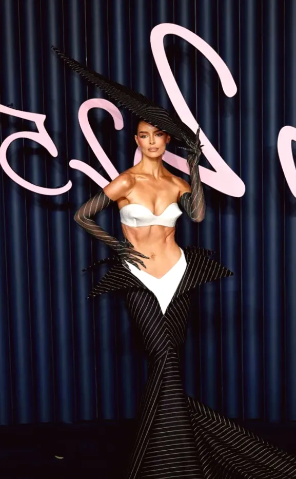 Maura Higgins Stunned in Robert Wun Couture at the Fashion Awards 2025