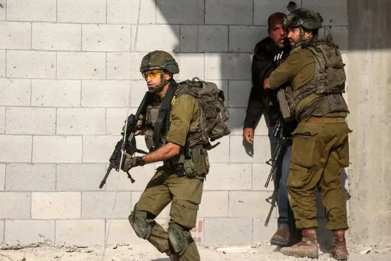 Reports: Palestinian militants surrender before being killed