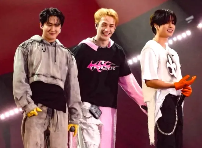 Stray Kids' 'Do It' takes the top spot on the U.S. album chart