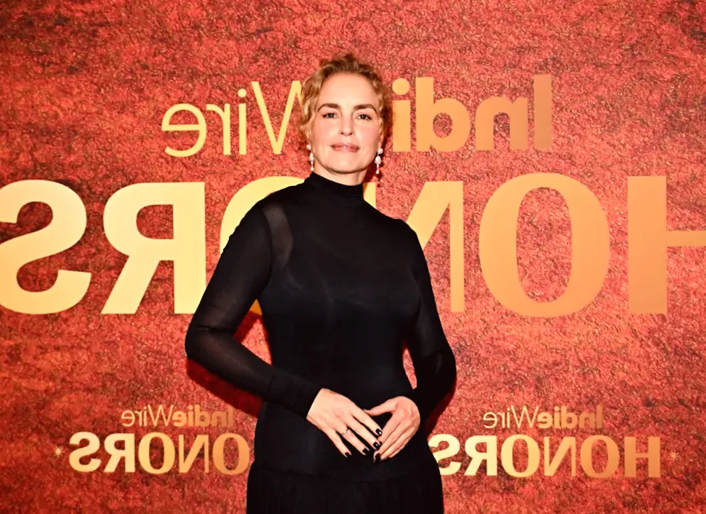 Brave and Memorable: Nina Hoss Shines in 'Hedda' Performance, Garnering Spotlight