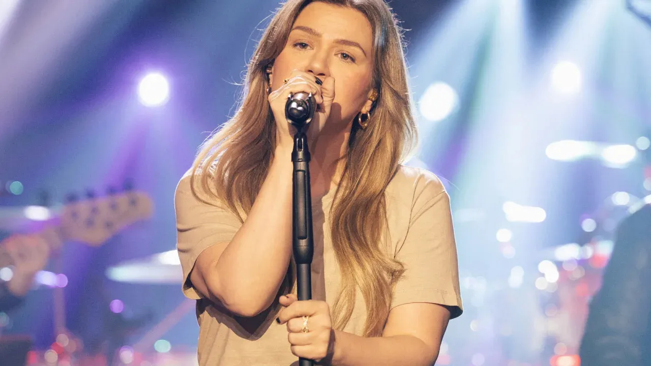 Emerging Country Artist Responds to Being 'Clarksoned' By Kelly Clarkson's Latest 'Kellyoke' Performance