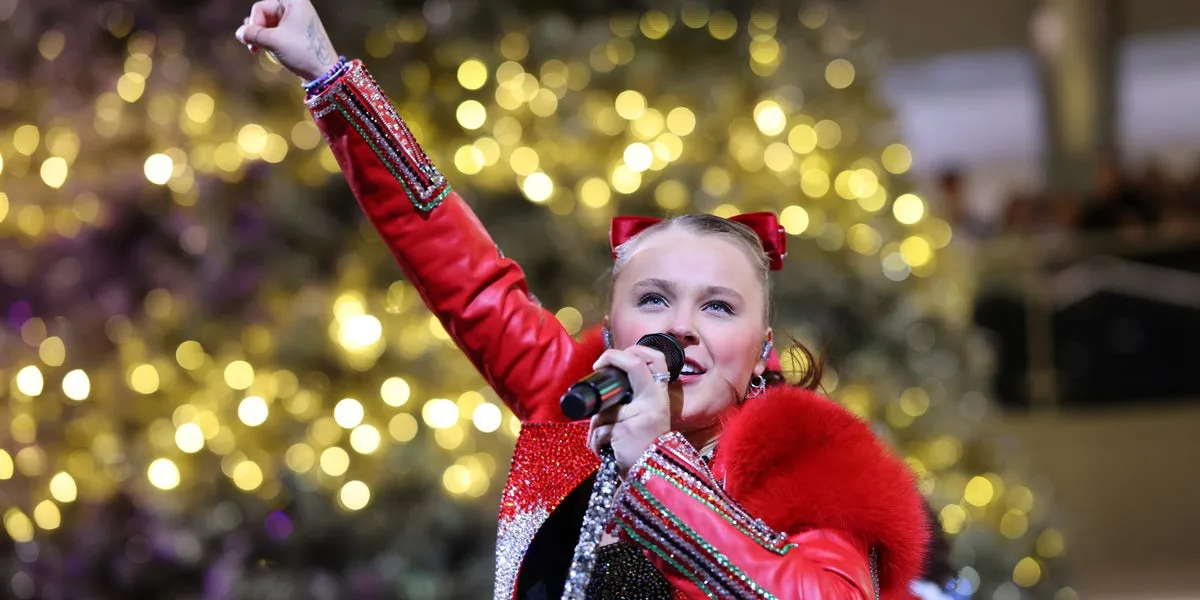 JoJo Siwa Shares What Sent Her to The Emergency Room Before Her Mall of America Show