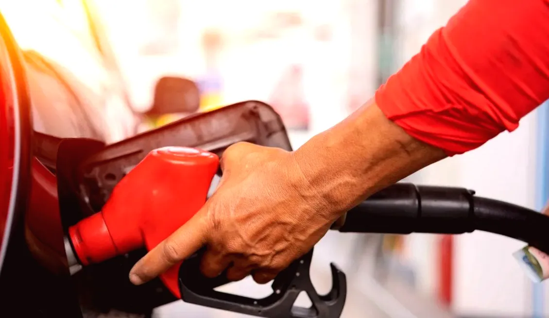 The fluctuation of gas prices in Michigan over the past week