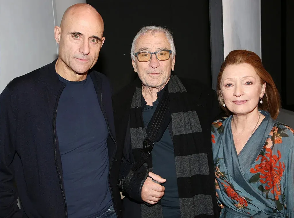 Robert De Niro Spotted with Arm in Sling Following Medical Procedure