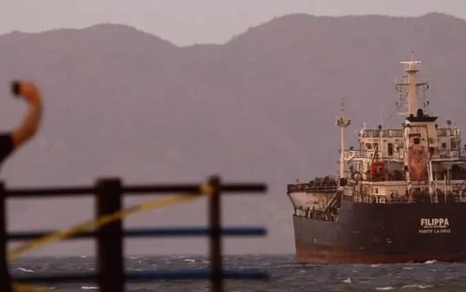 Trump declares that the US will retain control over oil and ships confiscated near the Venezuelan coast.