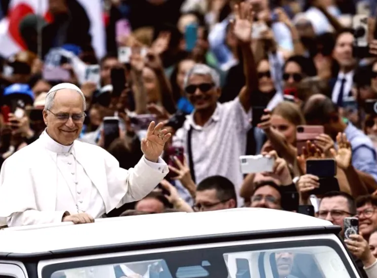 Vatican commission rejects proposal to allow women as deacons