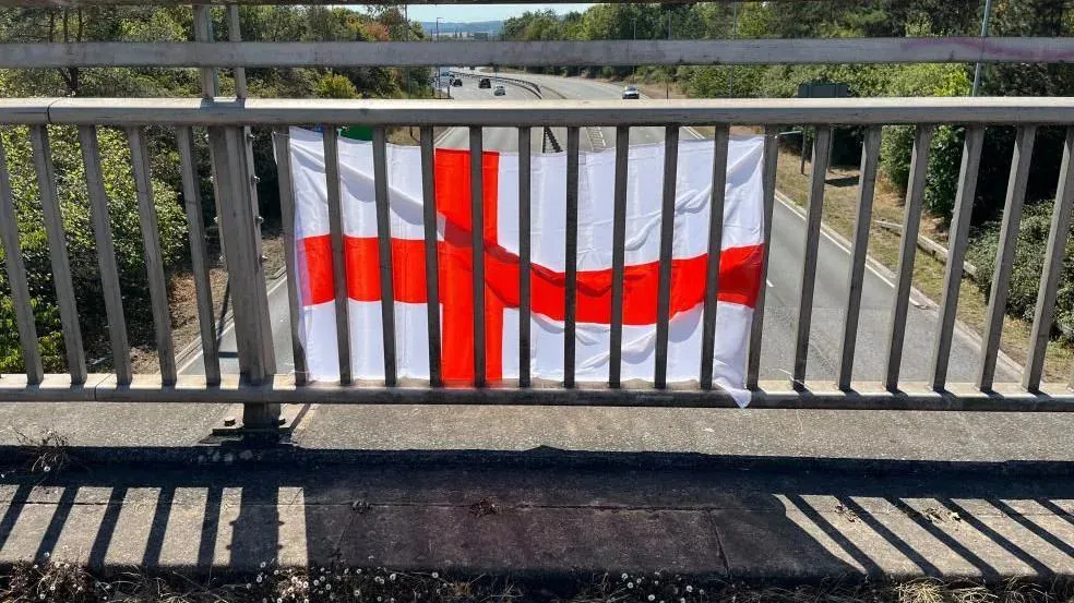 Costs of removing flags and search for a home by a historic firm