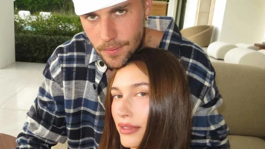 Pictures: Hailey and Justin Bieber's Public Display of Affection Will Warm Your Thanksgiving