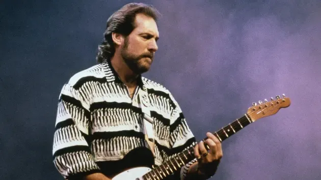 Brian May, Mick Fleetwood & other musicians honor Steve Cropper