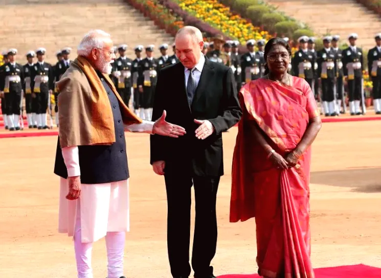 Putin warns Ukraine to pull out of Donbas or be expelled