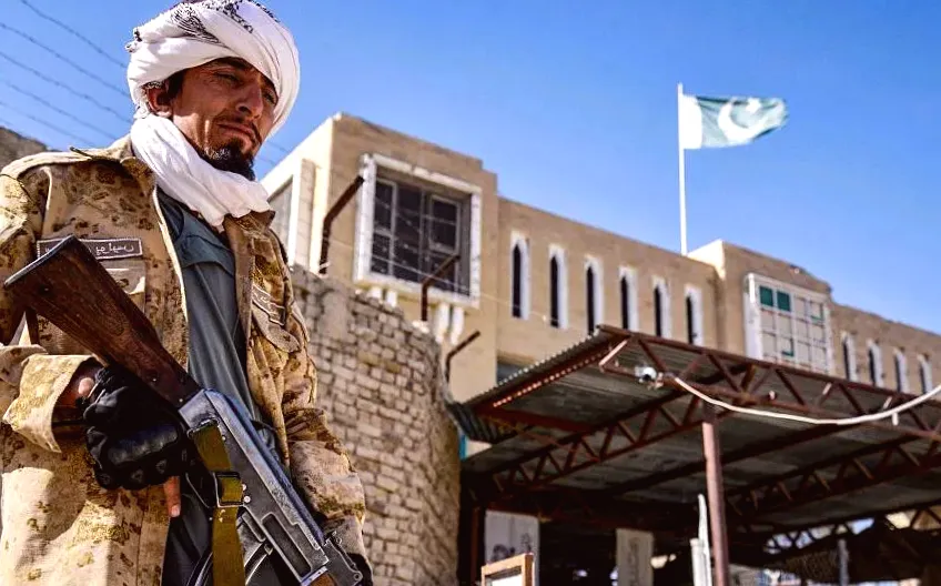 Pakistan and Taliban engage in fresh clashes