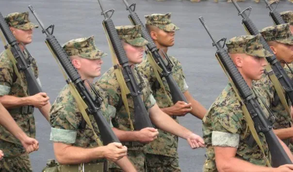 Simply obeying commands: A moral dilemma in uniform