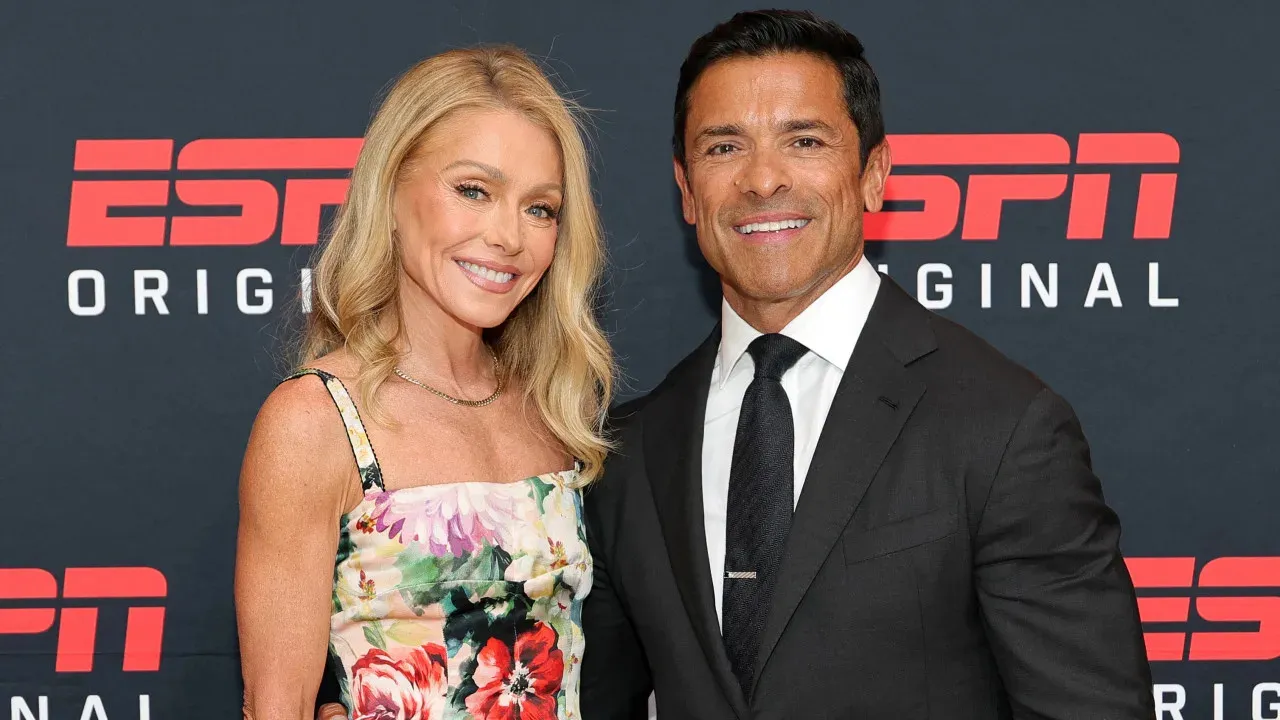Kelly Ripa and Mark Consuelos Reveal the Thanksgiving Tradition They Happily Avoided This Year