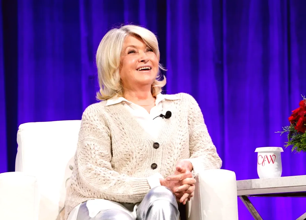 Martha Stewart's Bagel-Eating Technique: Genius or Completely Unhinged?