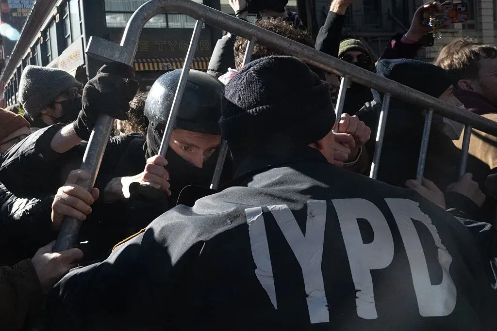 How 200 New Yorkers Prevented an ICE Raid Before It Started