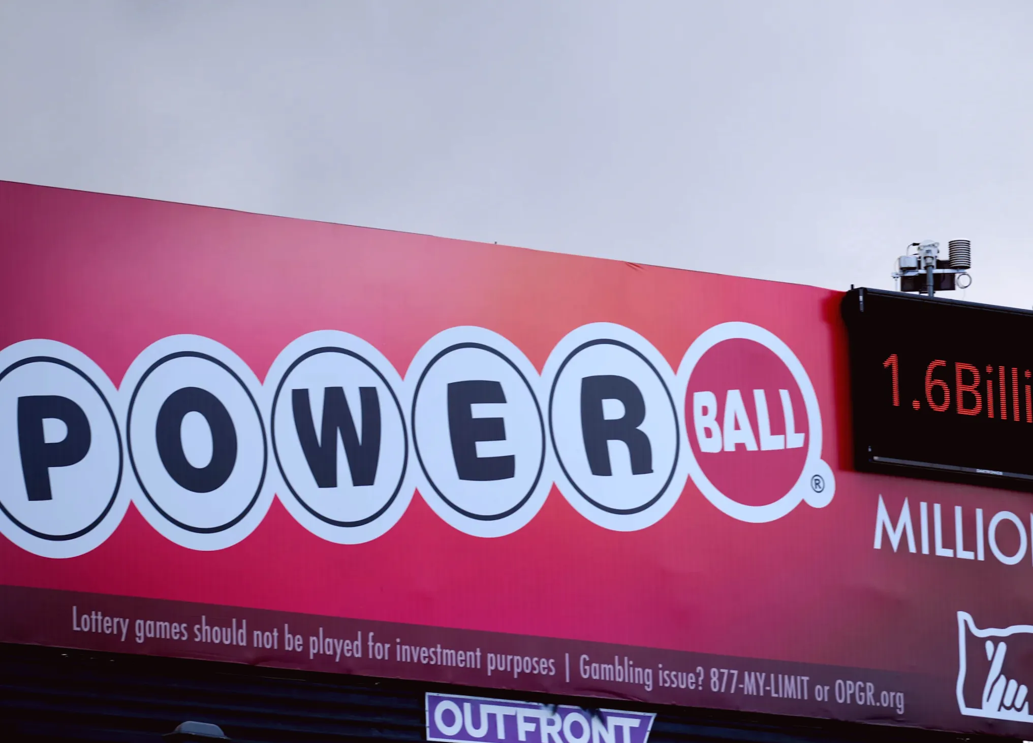 Powerball prize grows to $1.7 billion following another draw without a major winner