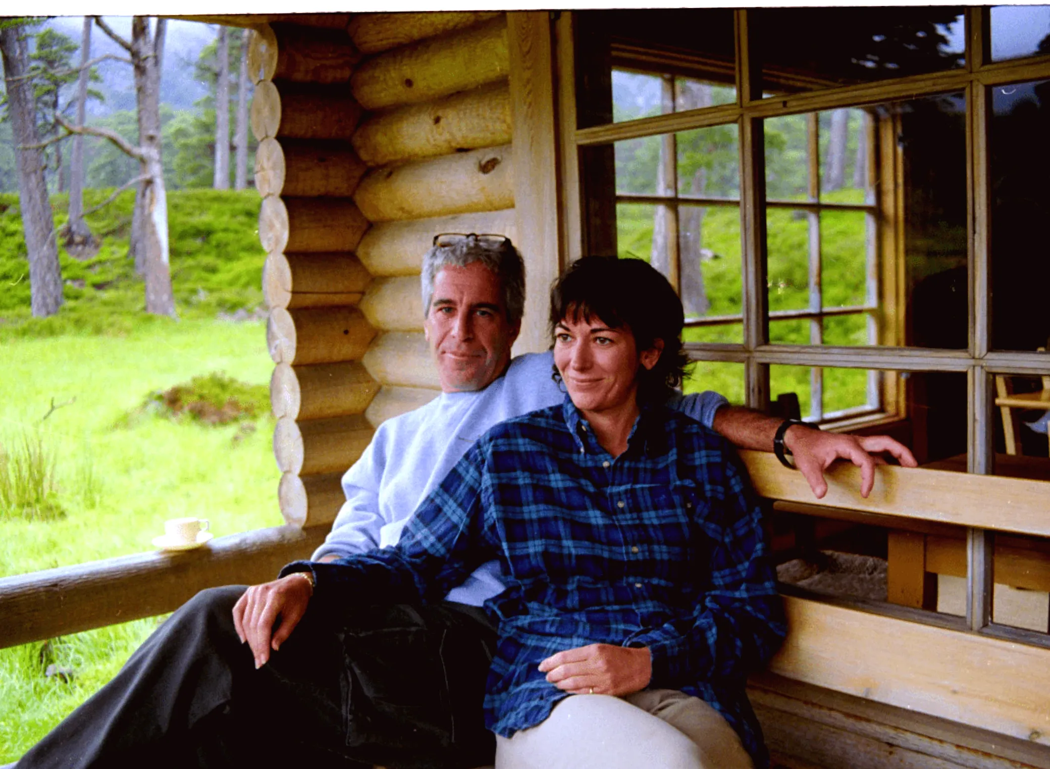 Will Trump pardon the main supporter of Epstein?