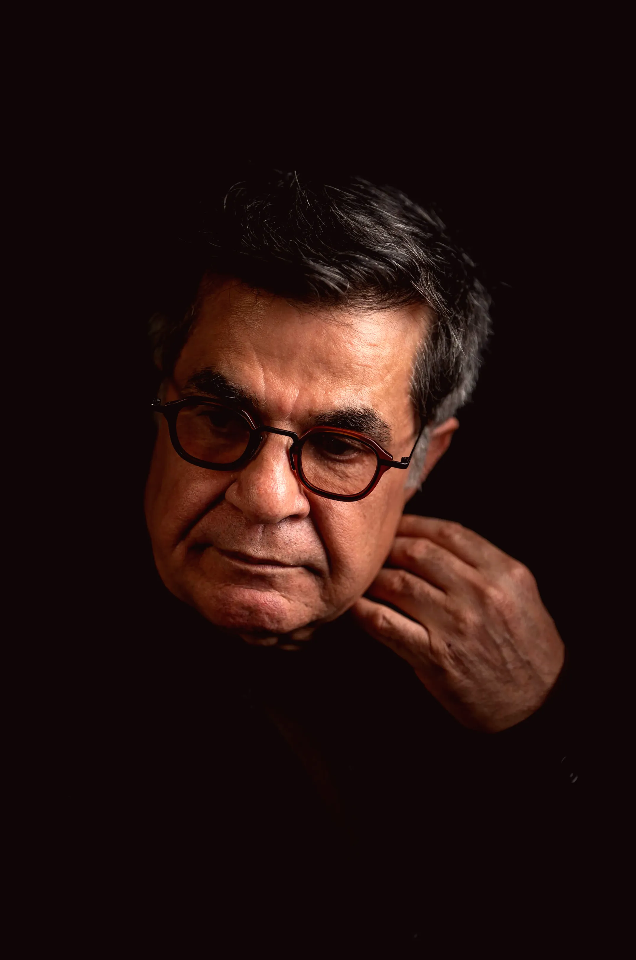 Filmmaker awarded 3 honors in U.S. while Iran sentences him to prison