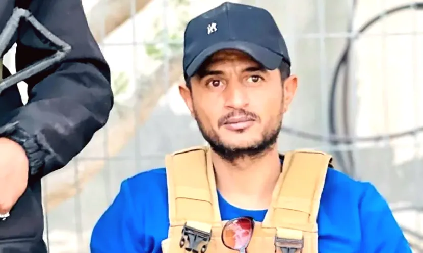 Sources say that the leader of a gang opposed to Hamas, who was armed by Israel, was killed in Gaza.