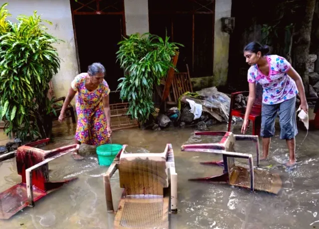 Sri Lanka warns of new landslides as death toll reaches 607