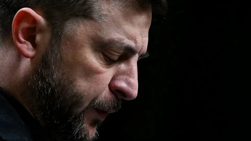 Analysis: Zelensky of Ukraine confronted with difficult decision between unfavorable agreement and no agreement