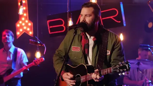 Jordan Davis and Old Dominion present unique items for charity auction