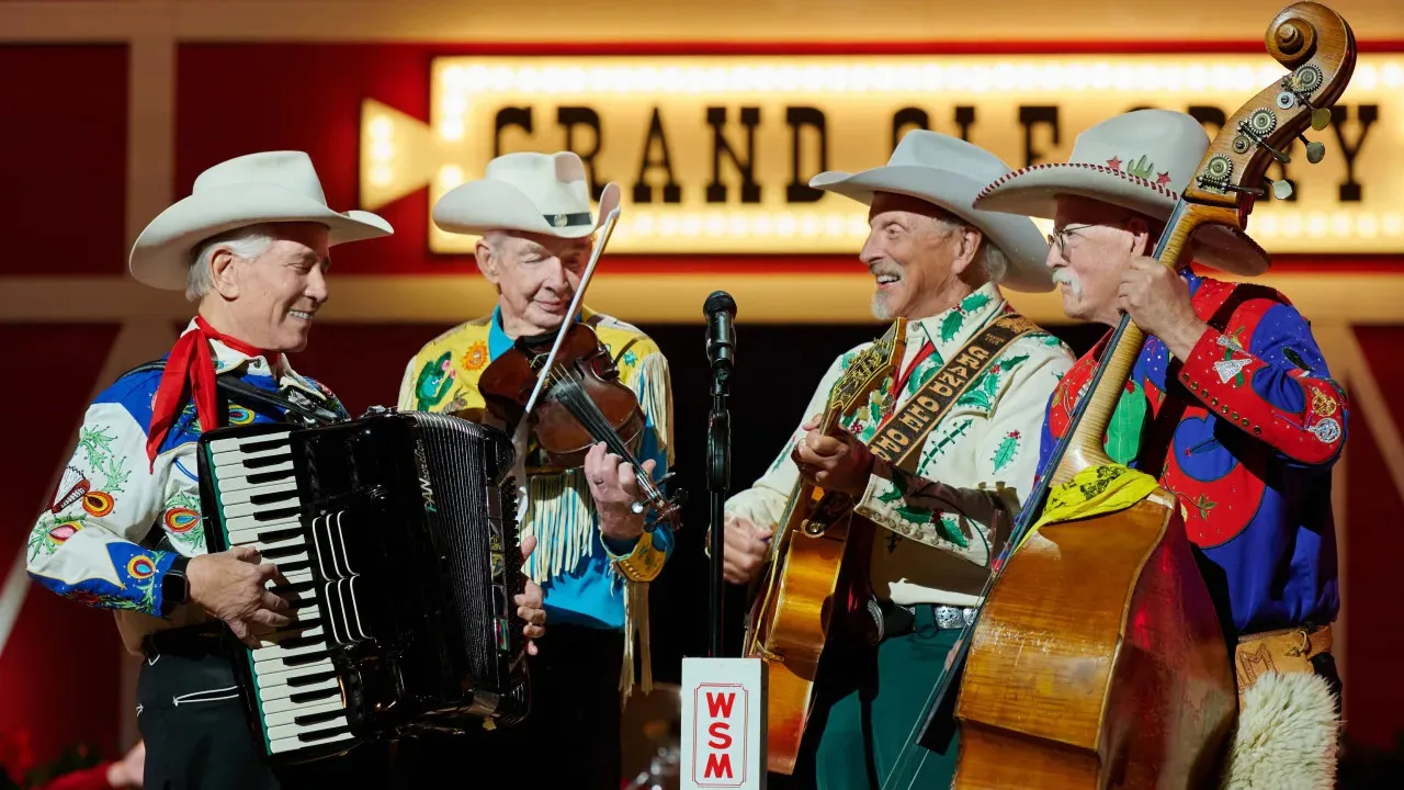 Country Star Cameos Abound in ‘A Grand Ole Opry Christmas’