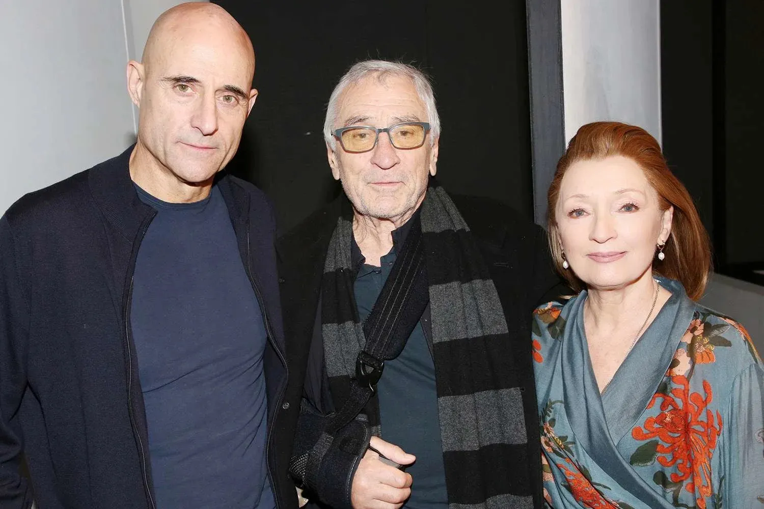 Robert De Niro Spotted with Injured Arm at Broadway's “Oedipus” Performance