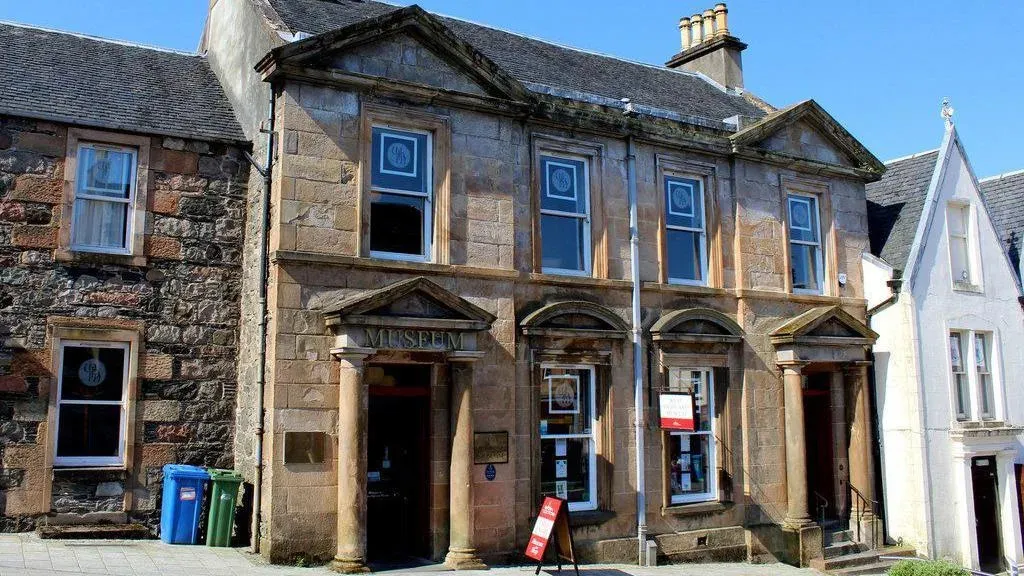 Girl Scout in the US selling family's valuable painting to support Highland museum