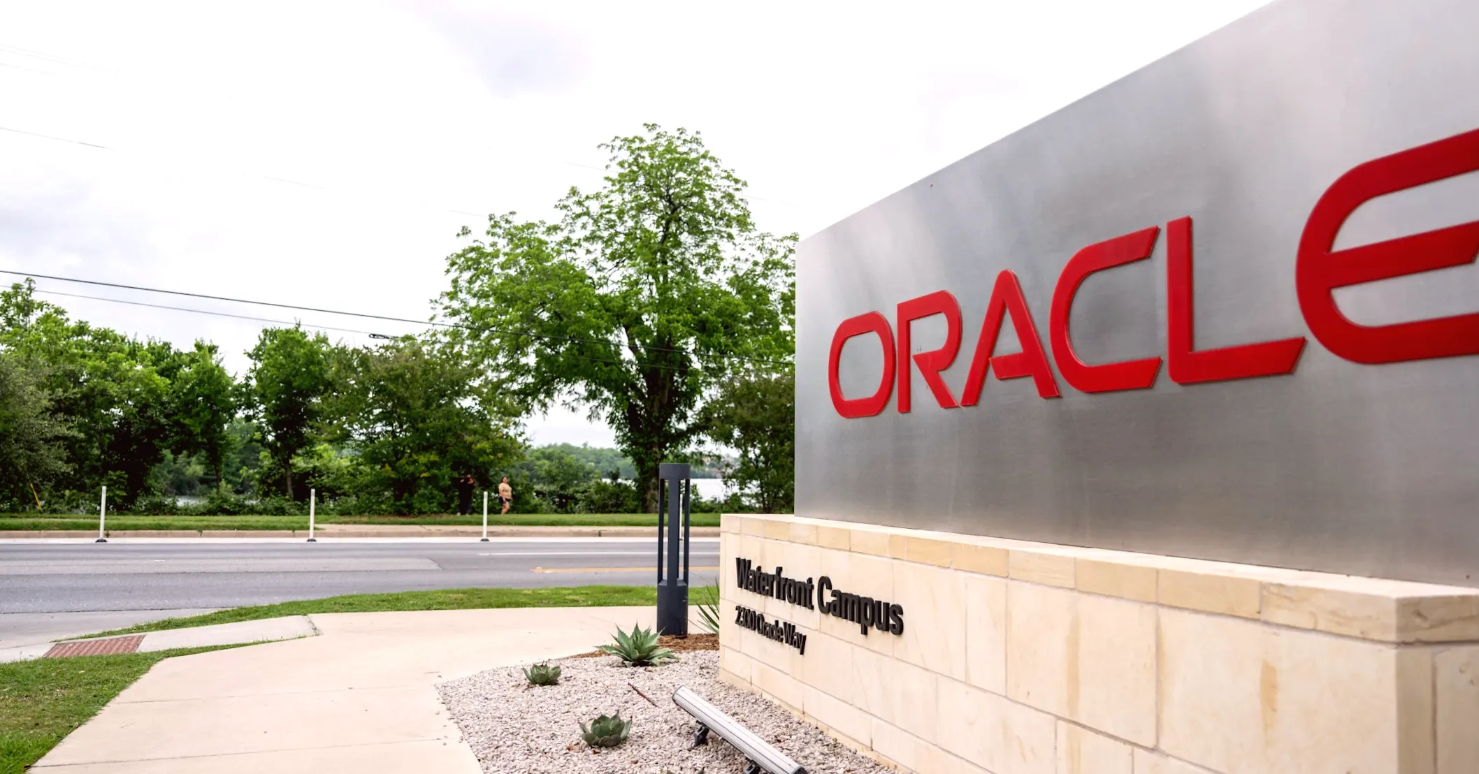 Oracle's AI data center problems are causing the entire stock market to decline