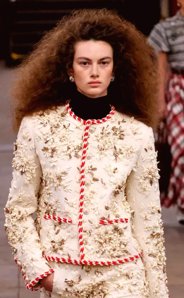 Chanel Métiers d'Art 2025 Hair Report: Pompadours, Beehives, and Frizz Abound