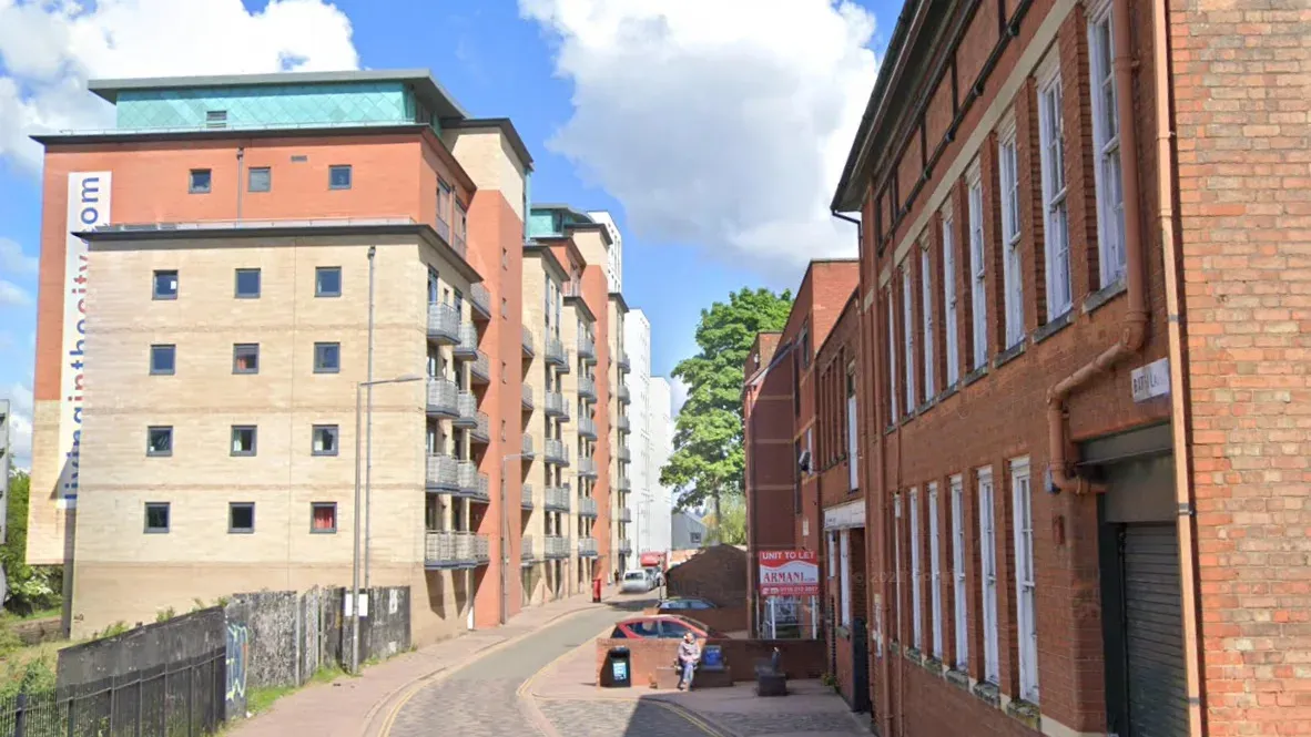 Second suspect apprehended following assault with belt during robbery