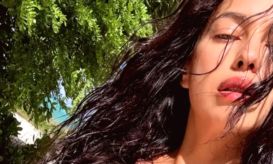 Irina Shayk's Attention-Grabbing Black Bikini Outfit