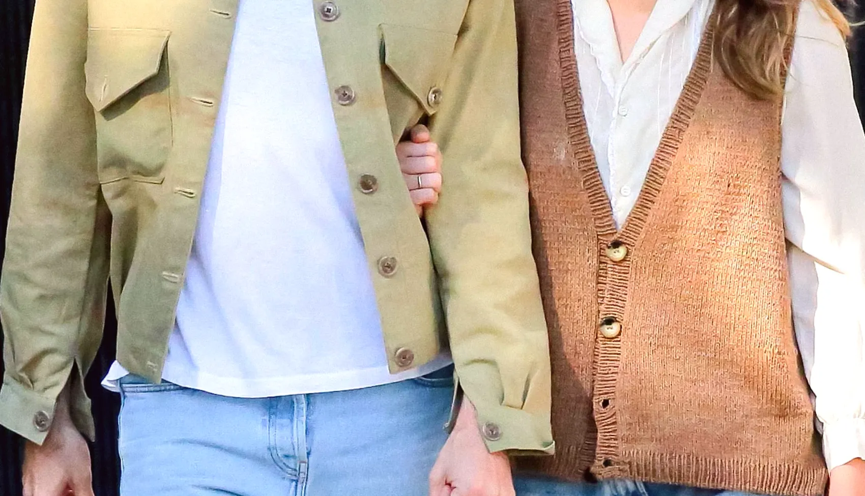 Elizabeth Olsen praises husband Robbie Arnett as her 'ultimate support' in rare statement