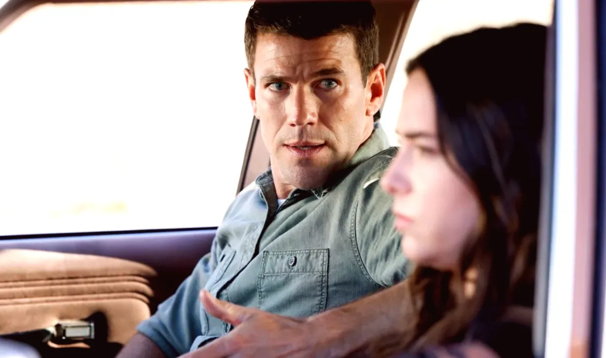 'NCIS: Origins' Showrunners: Gibbs Struggles to Choose Between Lala & Diane in Season Finale