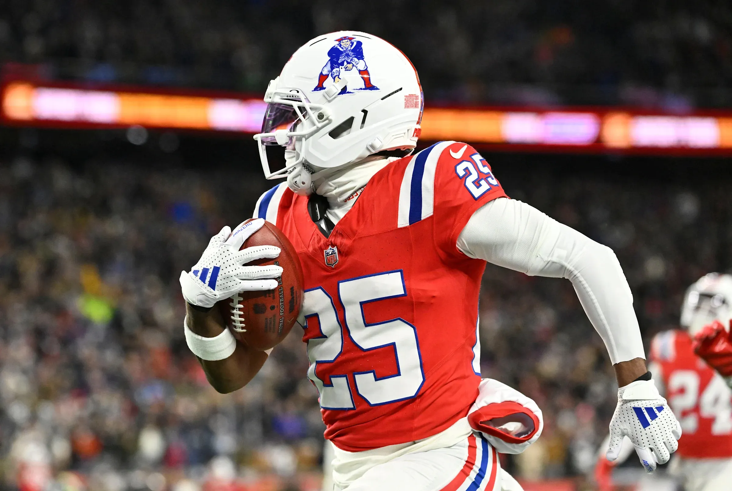 Watch: Marcus Jones scores a Patriots TD with a 94-yard punt return