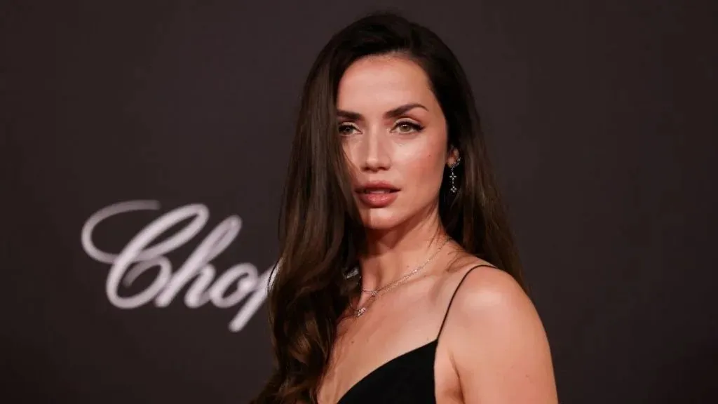 Ana de Armas’ Dress with an Open Back Poses a Fashion Risk