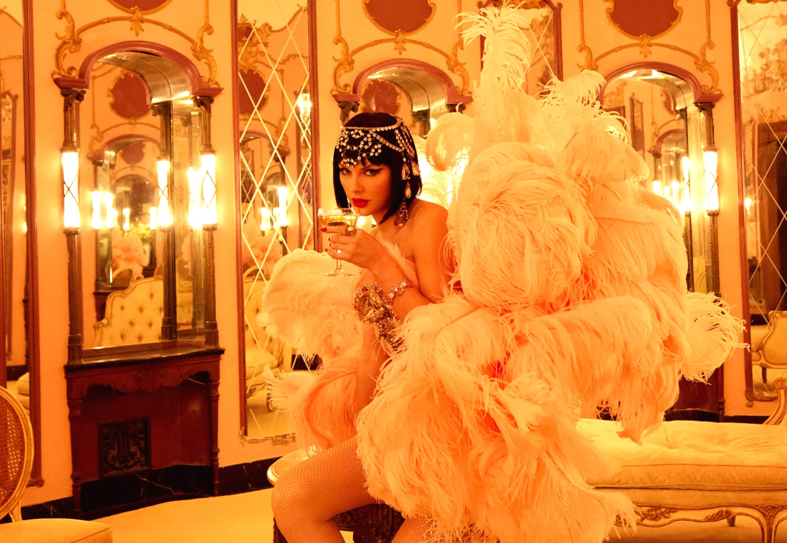 Taylor Swift's 'The Fate of Ophelia' Becomes Her Longest-Running No. 1 Single in the U.K.