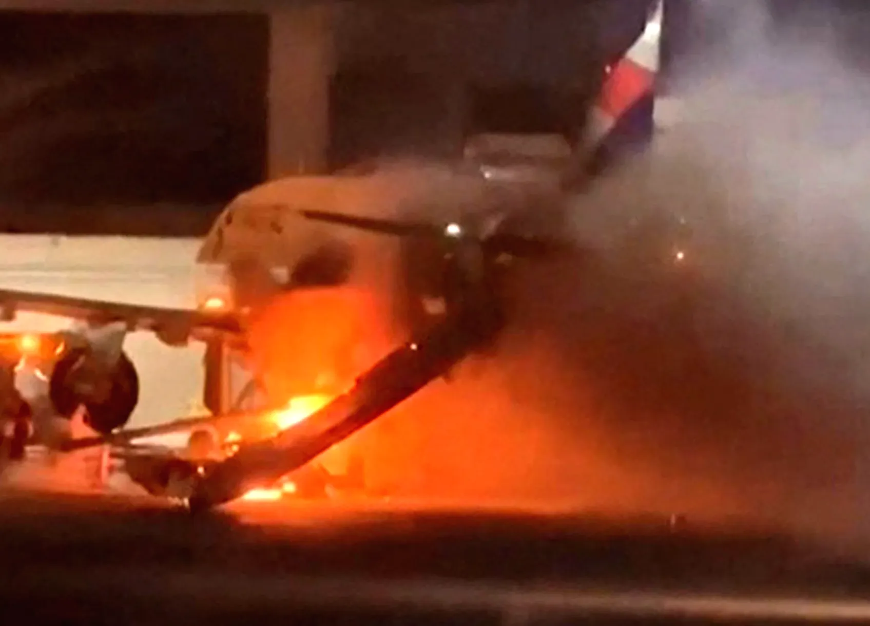 169 Passengers Evacuate Plane in Panic Due to Airport Fire Filling Cabin with Smoke