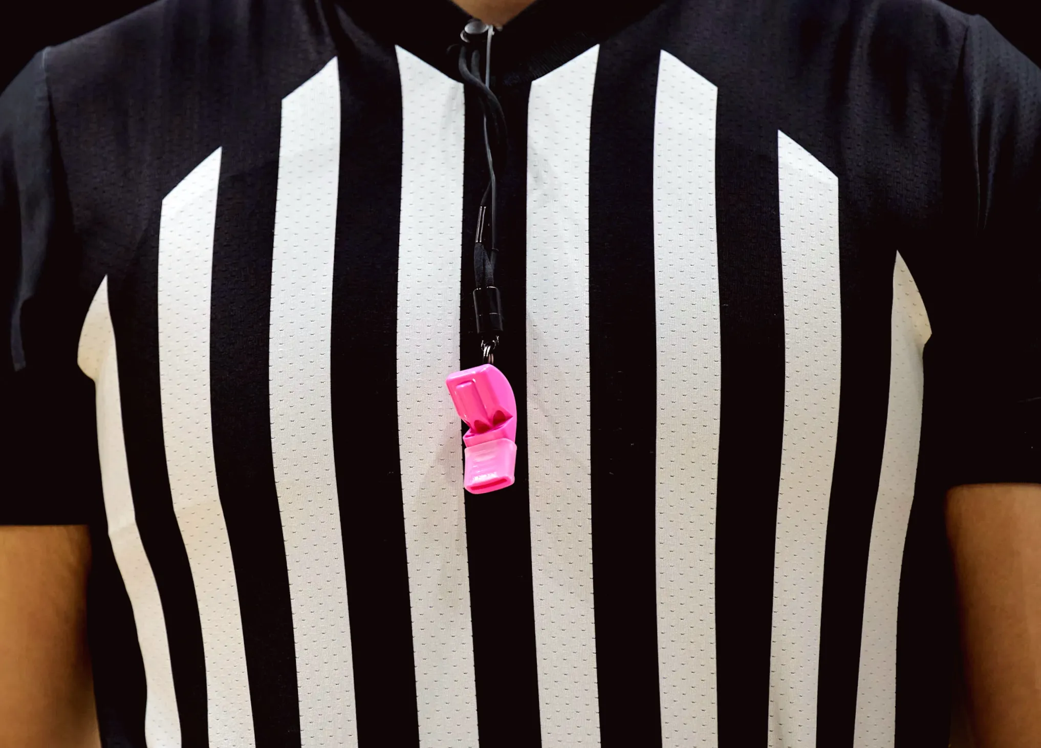 Indiana high school referee collapses and passes away during game